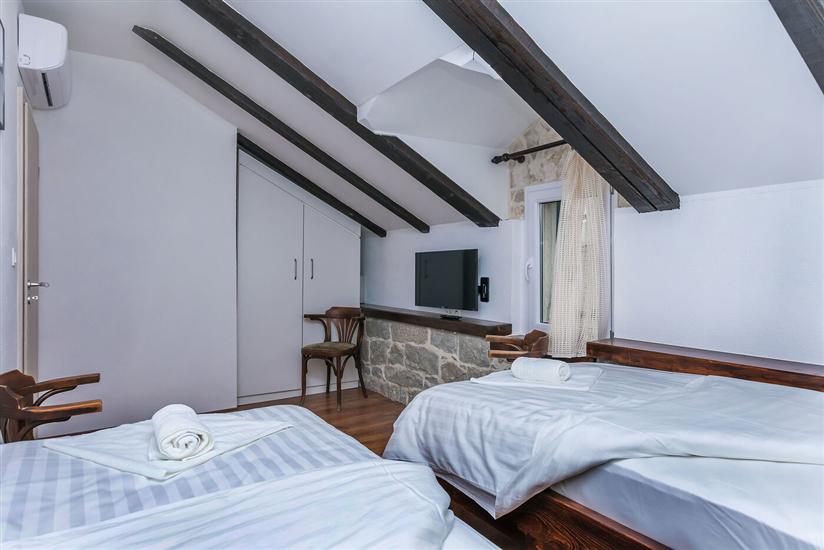 Apartment A1, for 5 persons