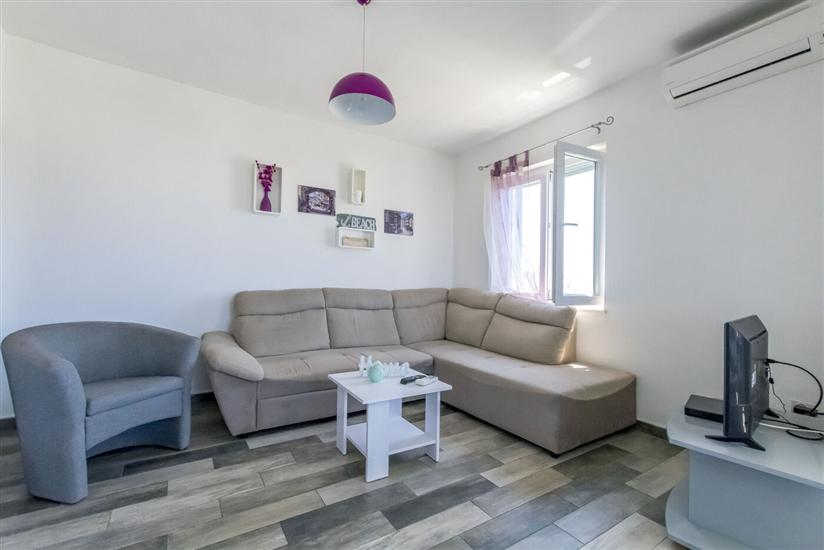 House K1, for 8 persons