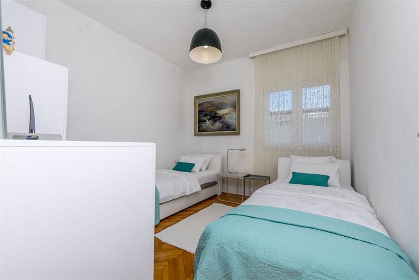 House K1, for 10 persons