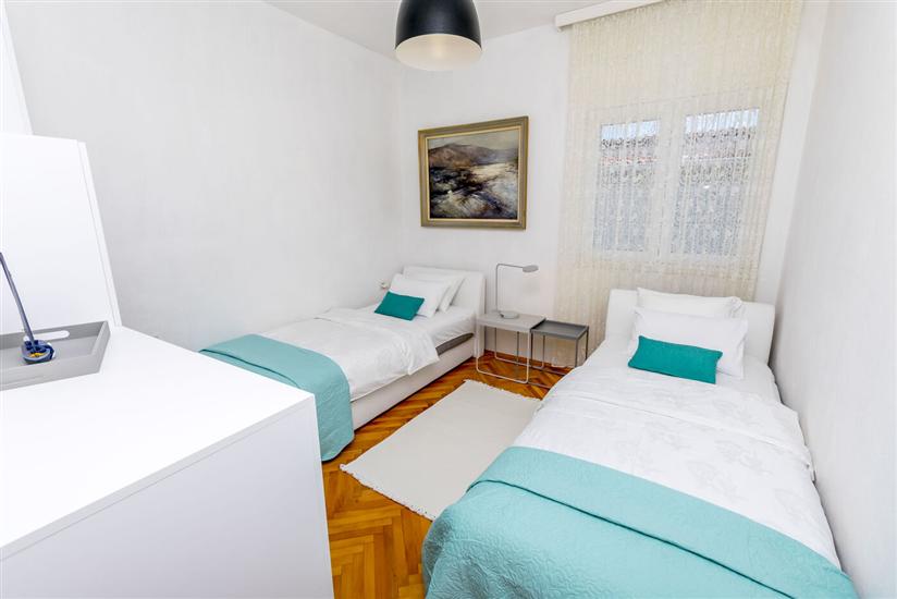 House K1, for 10 persons