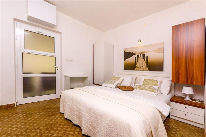 House K1, for 10 persons