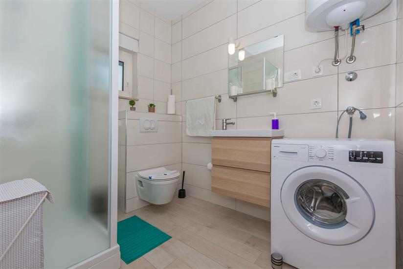 Apartment A1, for 5 persons