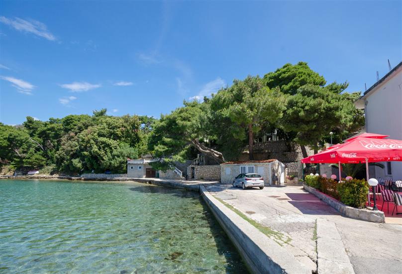 Apartmaji By the sea in Lopar