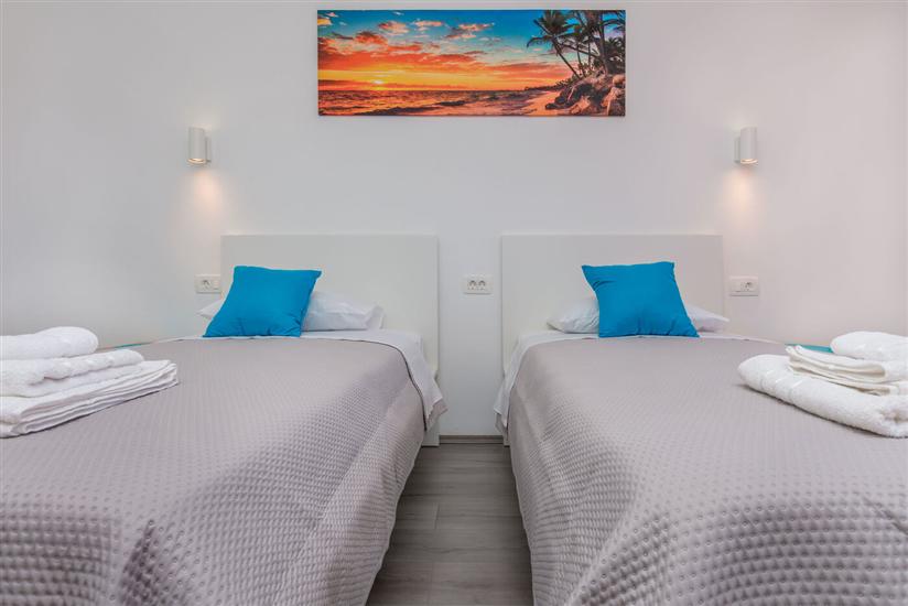 Apartment A1, for 5 persons