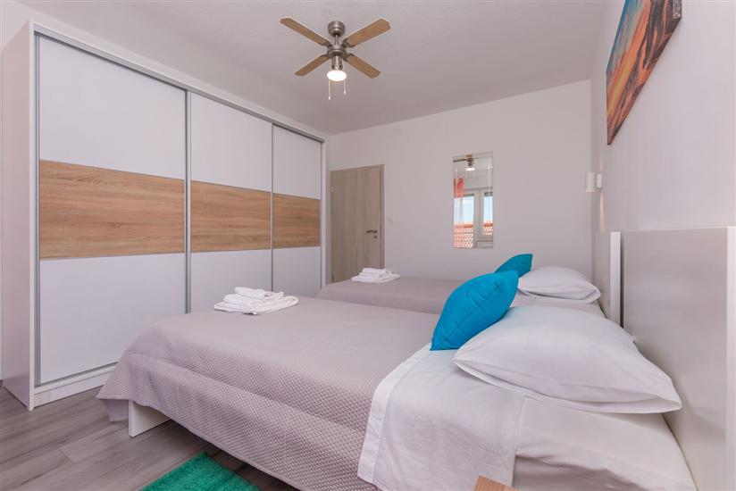 Apartment A1, for 5 persons