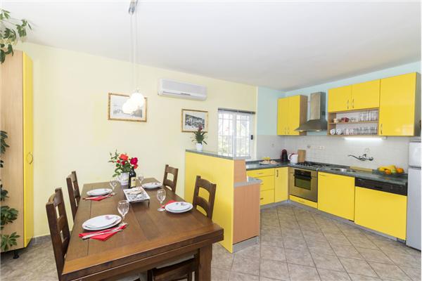 Apartment A2, for 6 persons