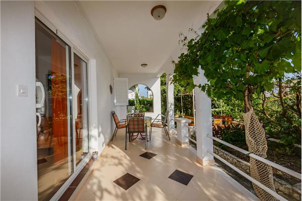 Apartment A1, for 5 persons