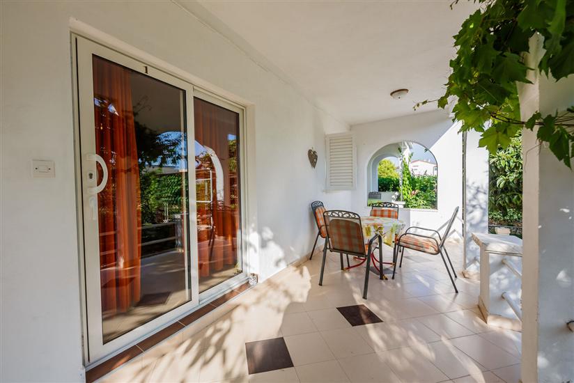 Apartment A1, for 5 persons