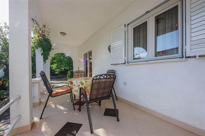 Apartment A1, for 5 persons