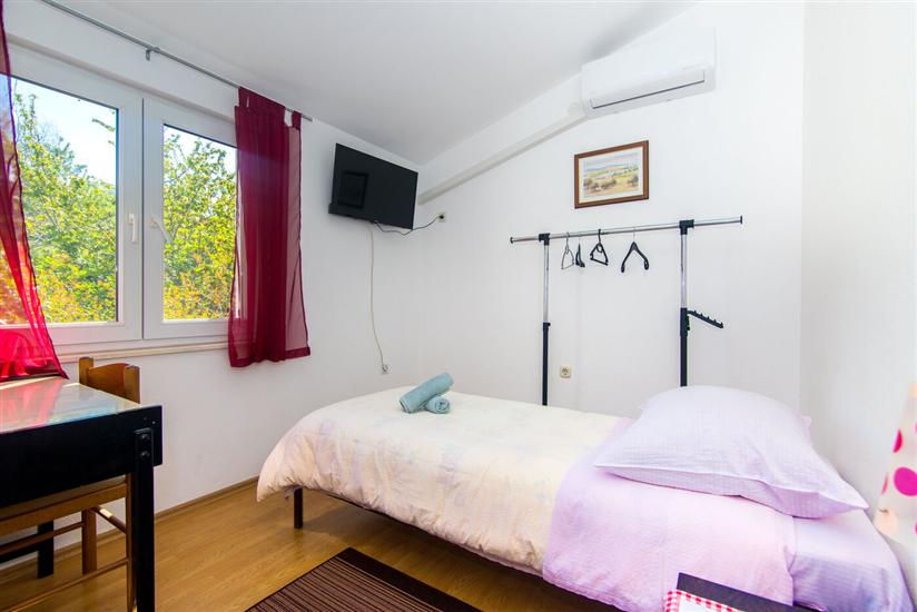 Room S2, for 2 persons