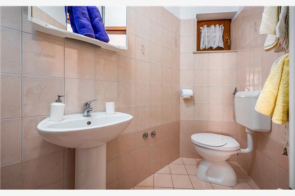 Apartment A1, for 5 persons