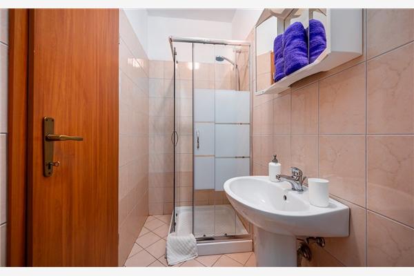 Apartment A1, for 5 persons