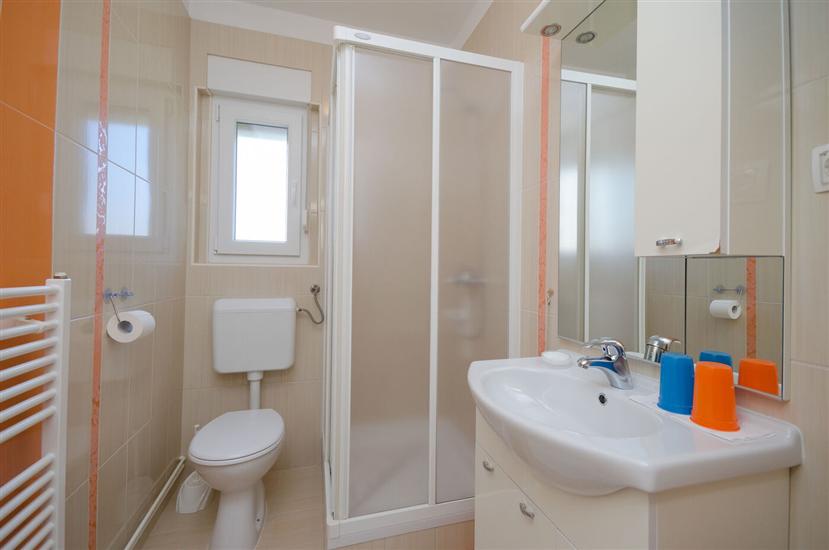 Room S1, for 3 persons