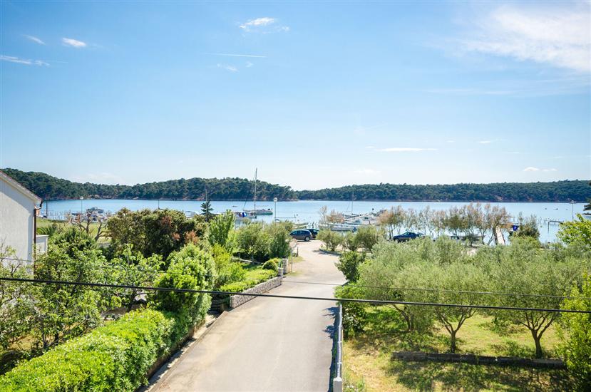 Room S1, for 3 persons