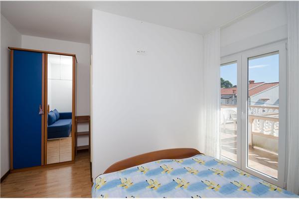 Room S2, for 2 persons