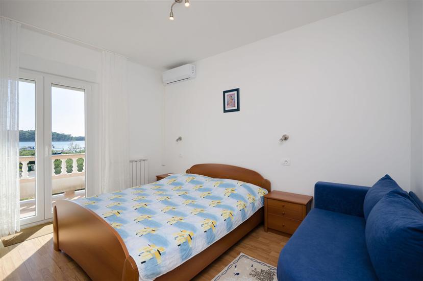 Room S2, for 2 persons