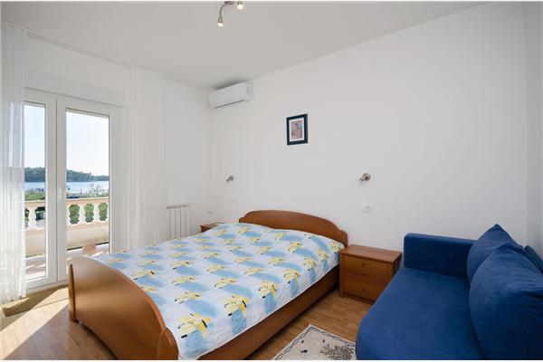 Room S2, for 2 persons