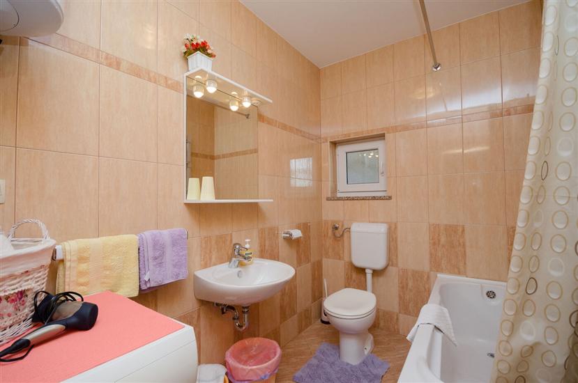 Apartment A4, for 6 persons