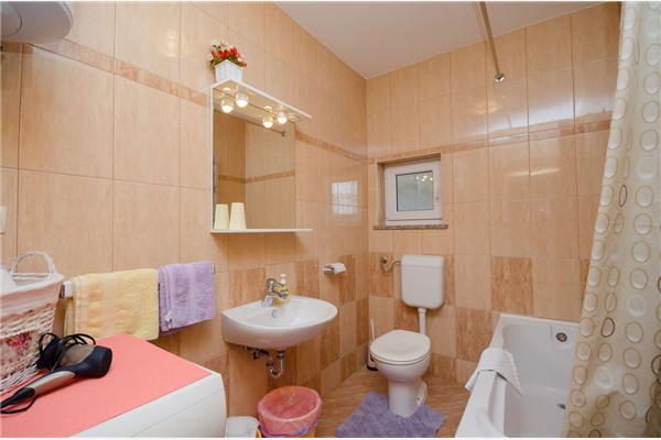 Apartment A4, for 6 persons