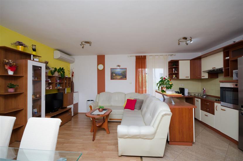 Apartment A4, for 6 persons