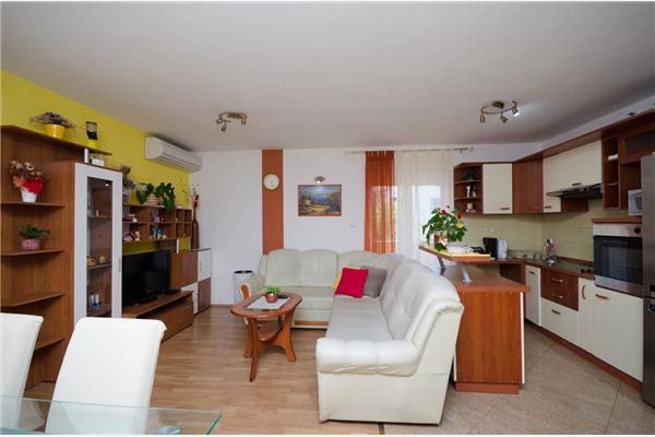 Apartment A4, for 6 persons