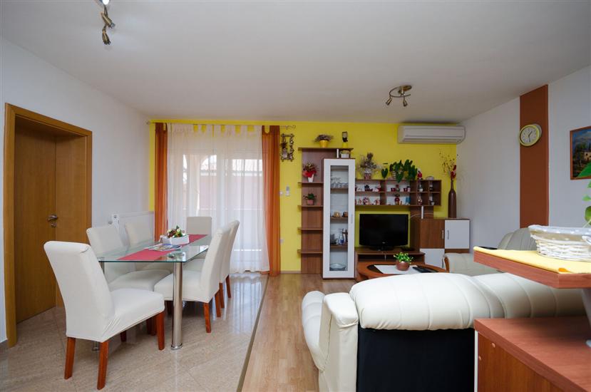 Apartment A4, for 6 persons