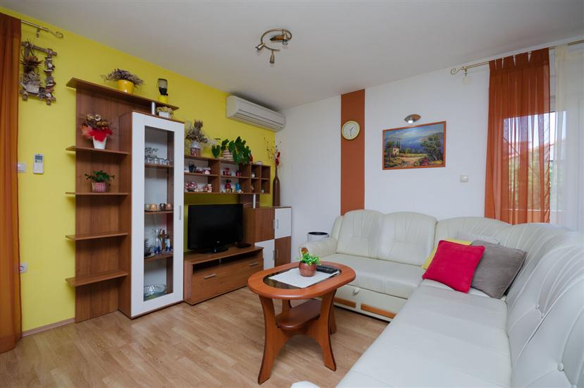 Apartment A4, for 6 persons