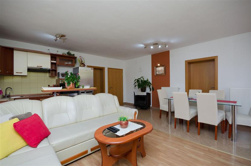 Apartment A4, for 6 persons