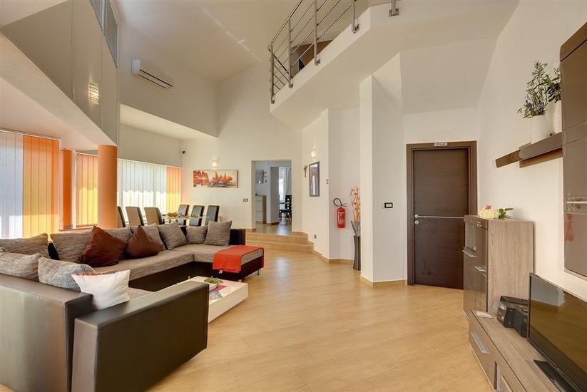 House K1, for 16 persons