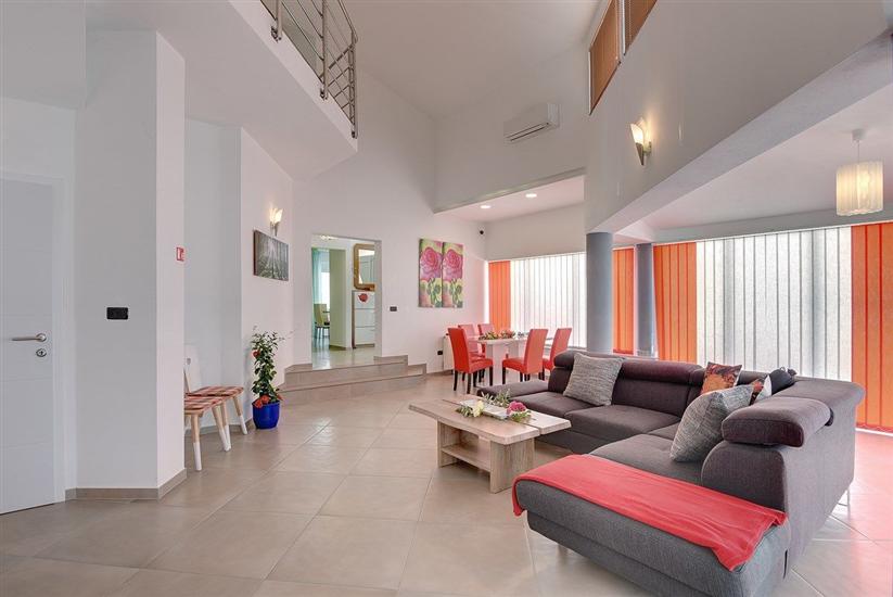 House K1, for 16 persons