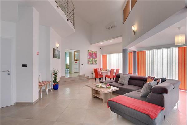 House K1, for 16 persons