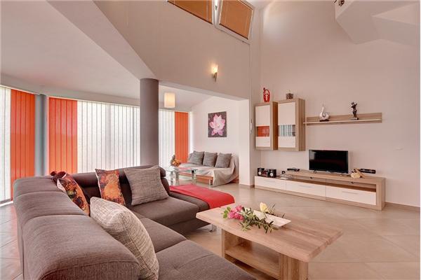 House K1, for 16 persons