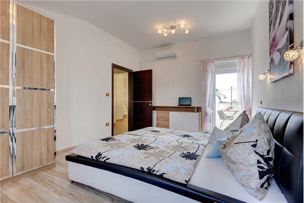 House K1, for 16 persons