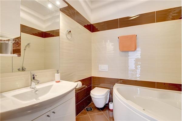 House K1, for 16 persons