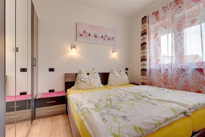 House K1, for 16 persons