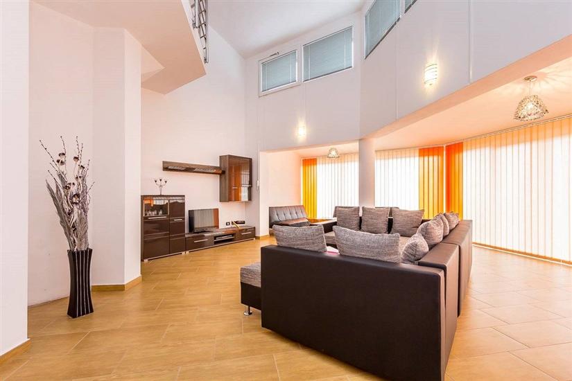 House K1, for 16 persons