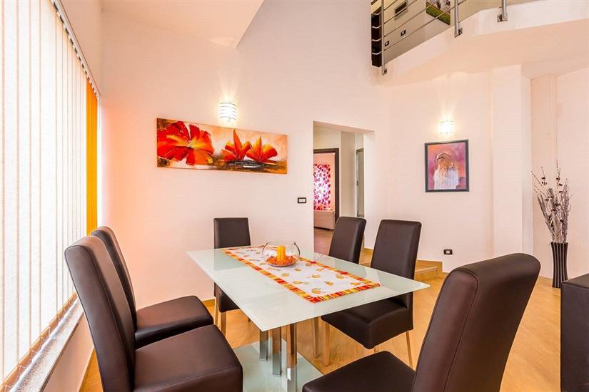 House K1, for 16 persons