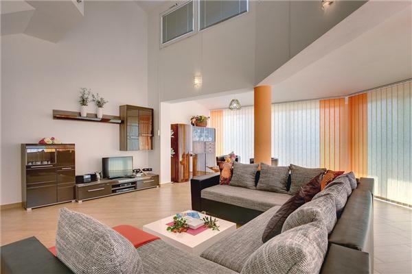 House K1, for 16 persons