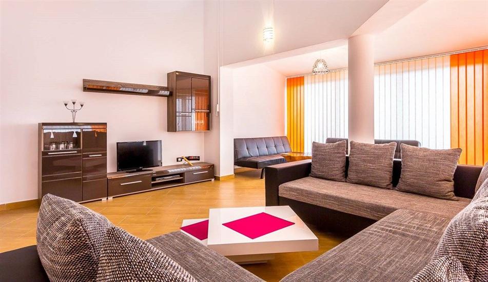 House K1, for 16 persons