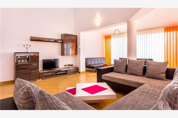 House K1, for 16 persons