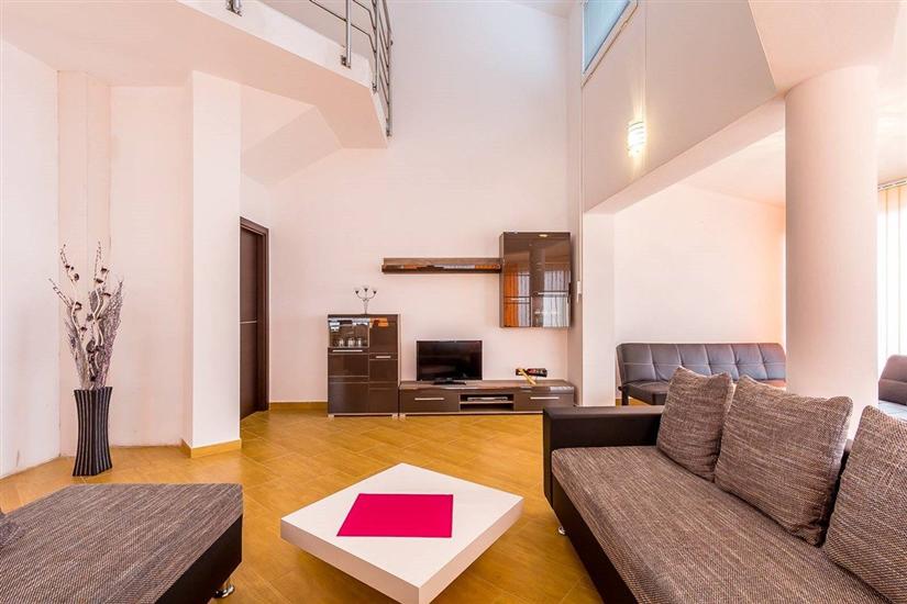 House K1, for 16 persons