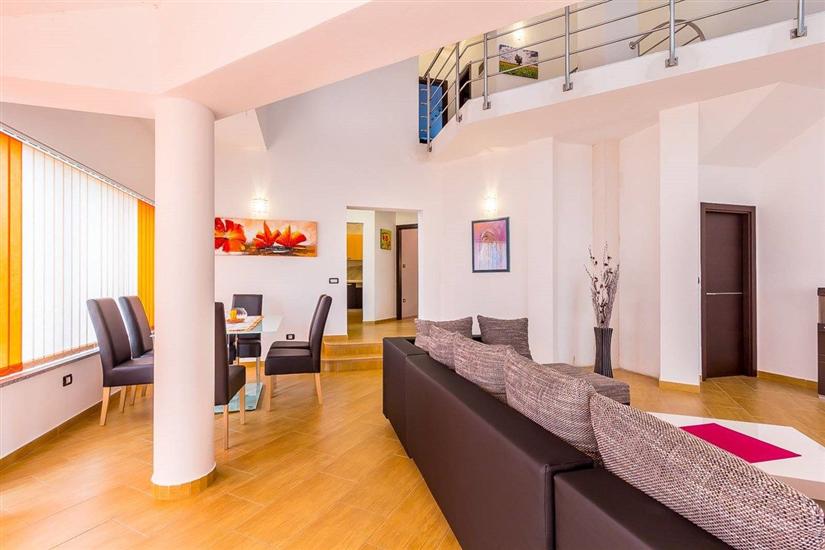 House K1, for 16 persons