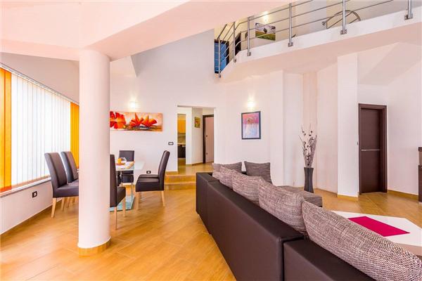 House K1, for 16 persons