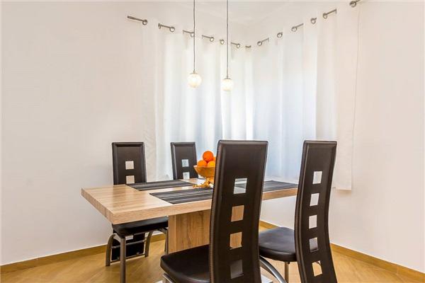 House K1, for 16 persons