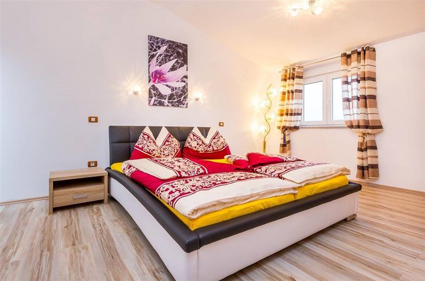 House K1, for 16 persons