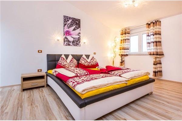 House K1, for 16 persons