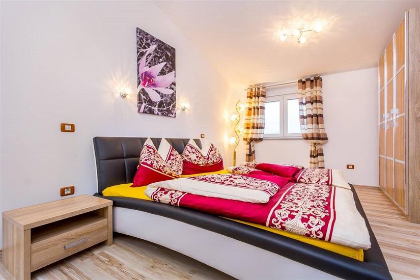 House K1, for 16 persons