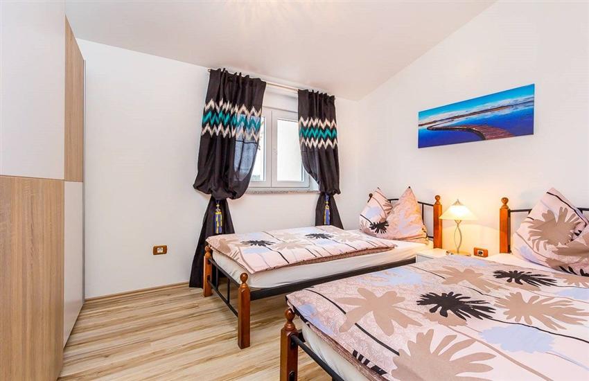 House K1, for 16 persons