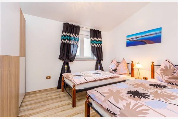 House K1, for 16 persons