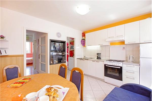 Apartment A1, for 5 persons